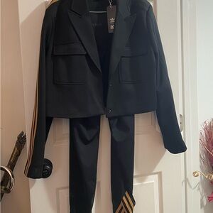 Limited edition Beyoncé collab Sz L ADIDAS X IVY PARK
Suit jacket & Leggings